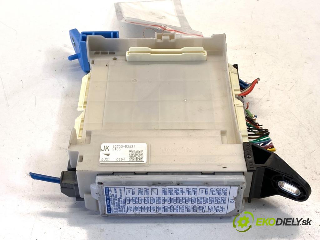 LEXUS IS sedan 2019 133 kW 300h (AVE30_) 2494 skříňka poistková 82730-53J31 (Pojistková skříňka)