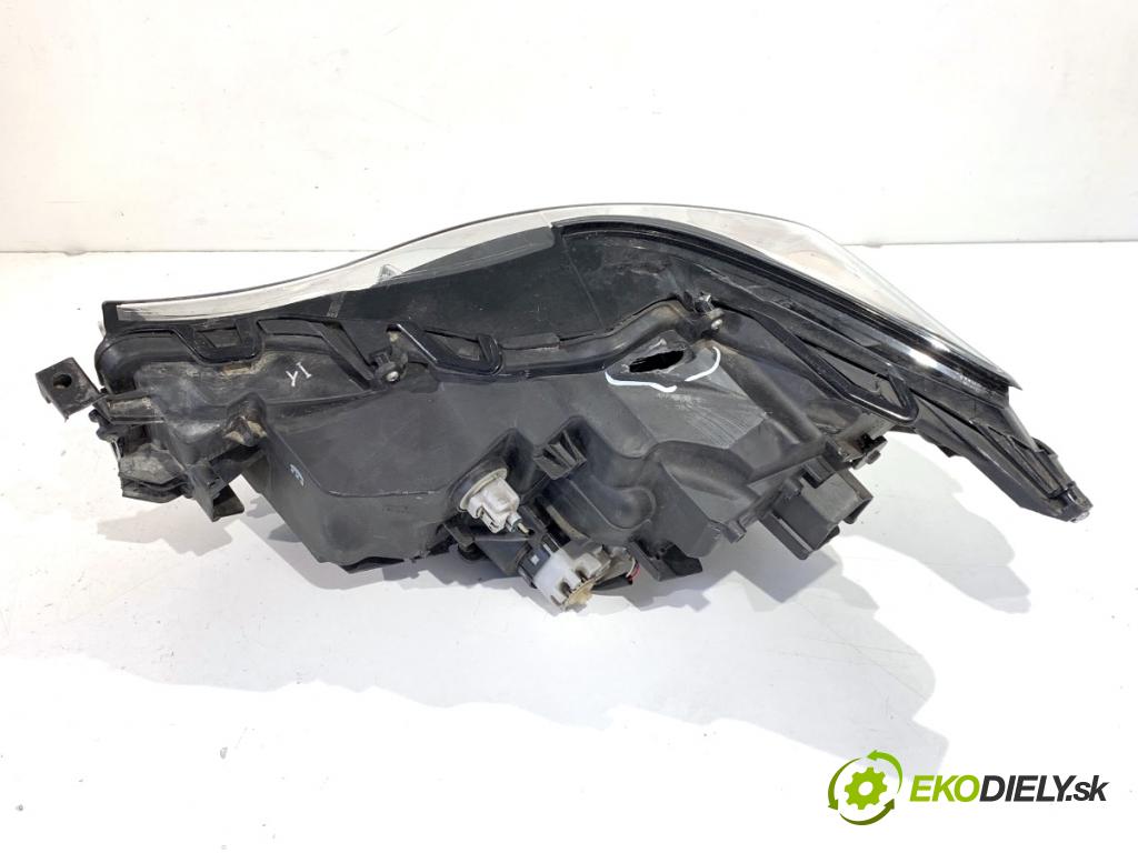 LEXUS IS sedan 2019 133 kW 300h (AVE30_) 2494 Svetlomet pravy predný