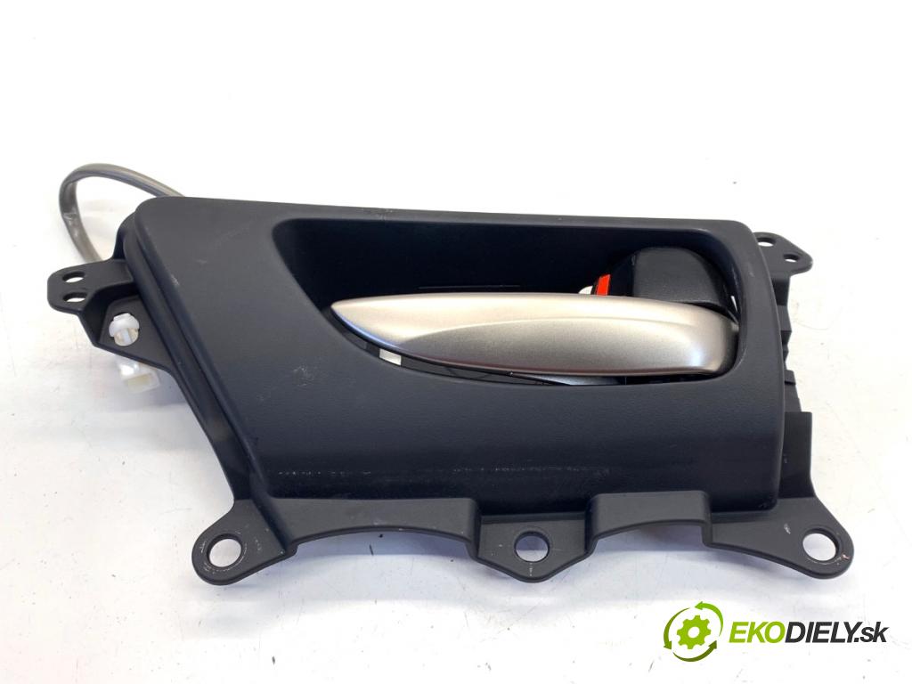 LEXUS IS sedan 2019 133 kW 300h (AVE30_) 2494 klika vnitřní pravý přední část 69277-53010