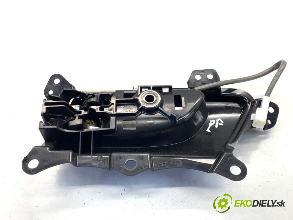 LEXUS IS sedan 2019 133 kW 300h (AVE30_) 2494 klika vnitřní pravý přední část 69277-53010