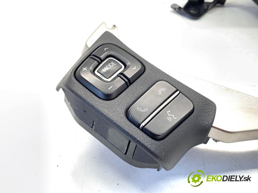 LEXUS IS sedan 2019 133 kW 300h (AVE30_) 2494 SPÍNAČE: volantu 75J060