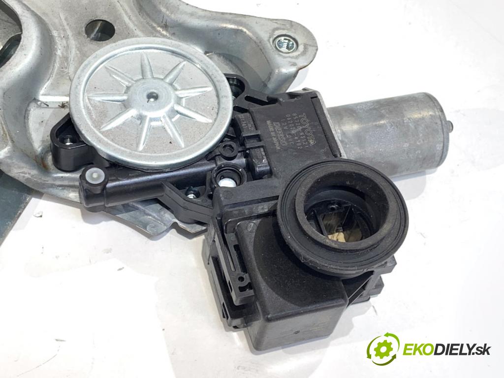 LEXUS IS sedan 2019 133 kW 300h (AVE30_) 2494 mechanismus okna pravý zadní část 85720-53121