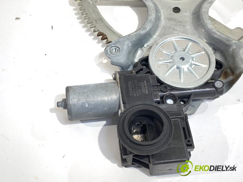 LEXUS IS sedan 2019 133 kW 300h (AVE30_) 2494 Mechanizmus okna pravy predný 85710-53111