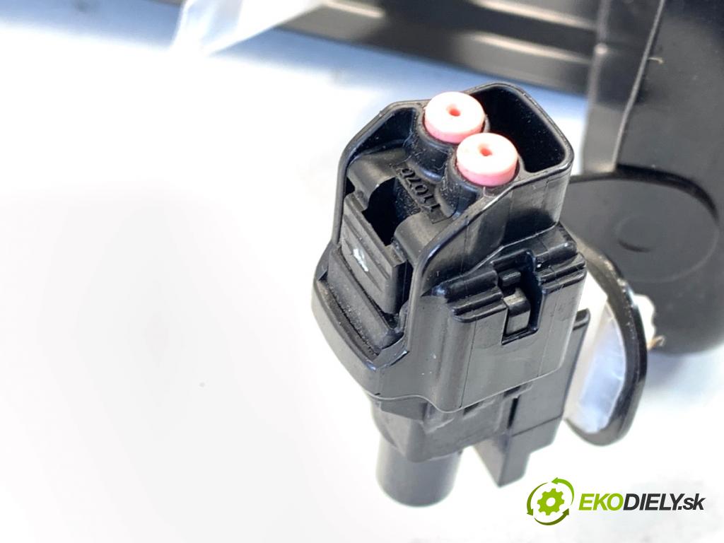 LEXUS IS sedan 2019 133 kW 300h (AVE30_) 2494 Obal akumulátora