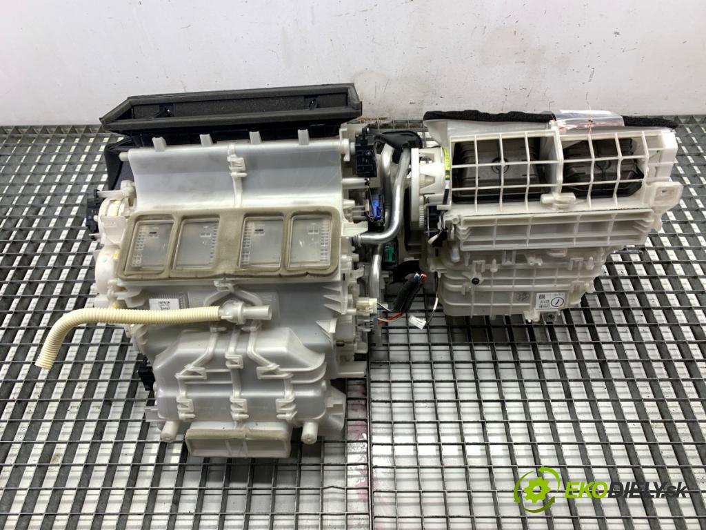 LEXUS IS sedan 2019 133 kW 300h (AVE30_) 2494 Výhrevné teleso, radiátor kúrenia komplet KOMBAJN 87050-53201 (Radiátor kúrenia)