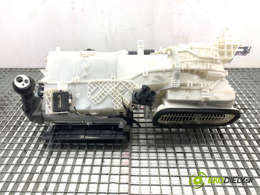 LEXUS IS sedan 2019 133 kW 300h (AVE30_) 2494 Výhrevné teleso, radiátor kúrenia komplet KOMBAJN 87050-53201 (Radiátor kúrenia)