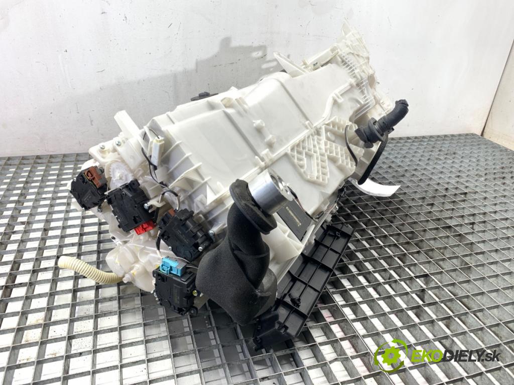 LEXUS IS sedan 2019 133 kW 300h (AVE30_) 2494 Výhrevné teleso, radiátor kúrenia komplet KOMBAJN 87050-53201 (Radiátor kúrenia)