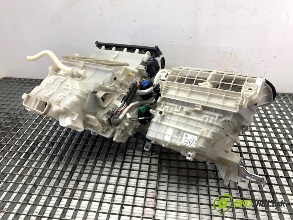 LEXUS IS sedan 2019 133 kW 300h (AVE30_) 2494 Výhrevné teleso, radiátor kúrenia komplet KOMBAJN 87050-53201 (Radiátor kúrenia)