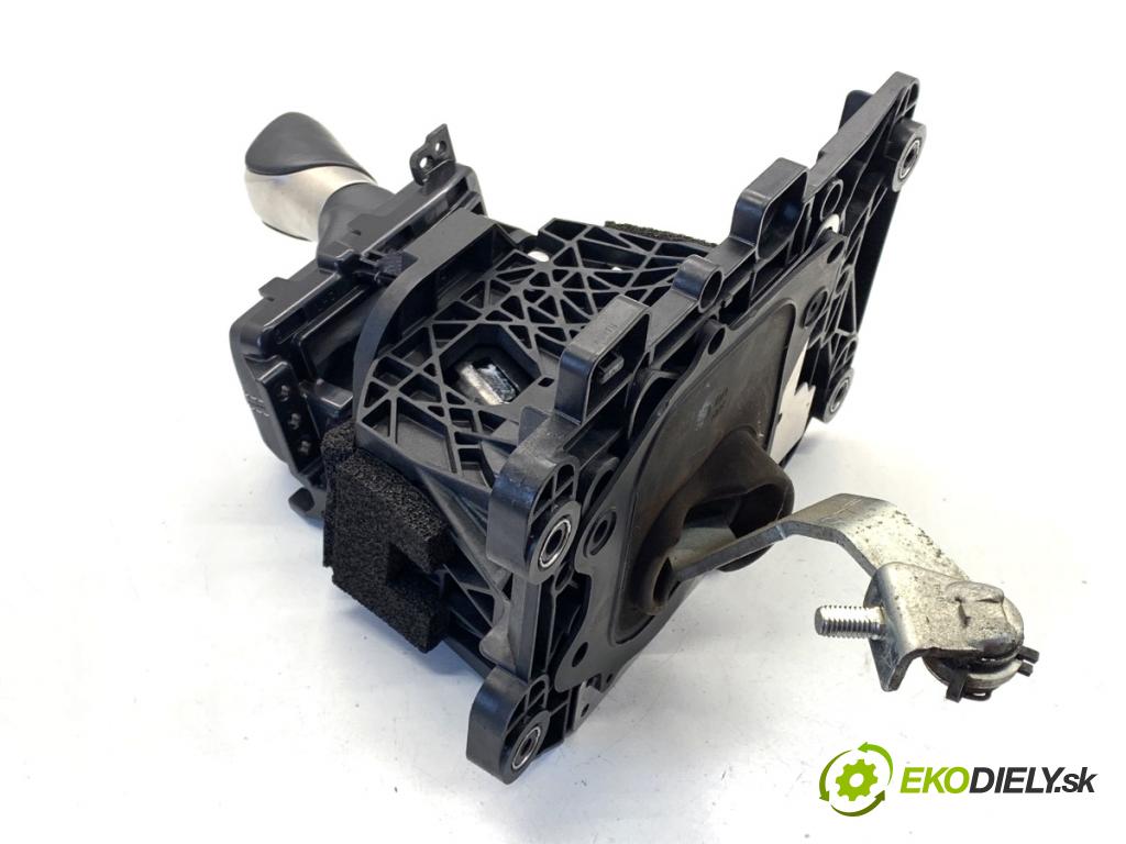 LEXUS IS sedan 2019 133 kW 300h (AVE30_) 2494 Kulisa  (Rýchlostná páka (kulisa))