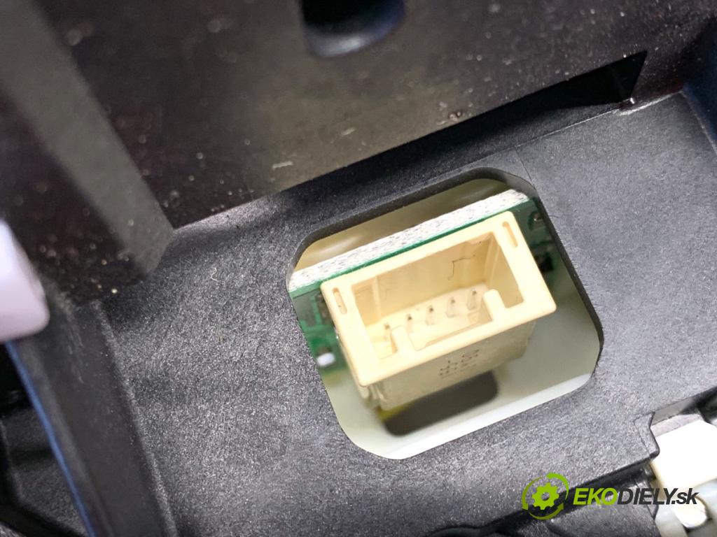 LEXUS IS sedan 2019 133 kW 300h (AVE30_) 2494 Kulisa  (Rýchlostná páka (kulisa))