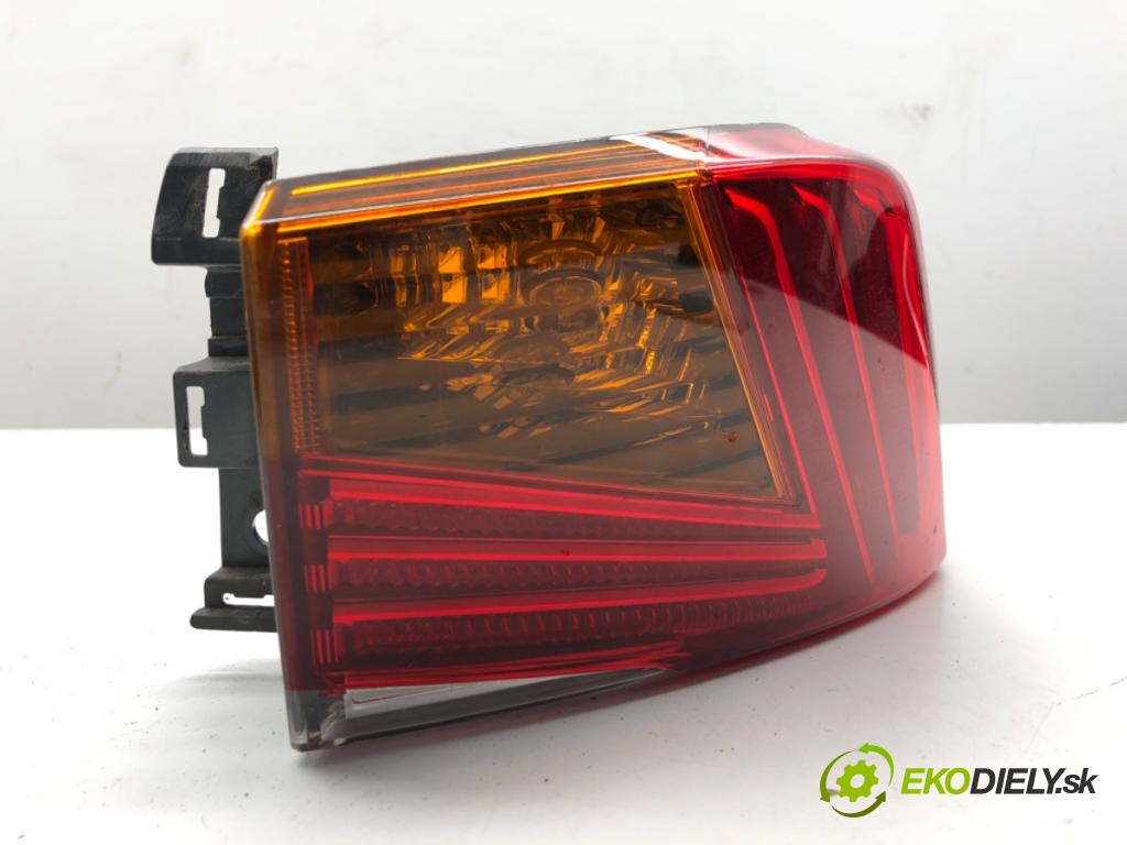 LEXUS IS sedan 2019 133 kW 300h (AVE30_) 2494 světlo pravý zadní část 81550-53330