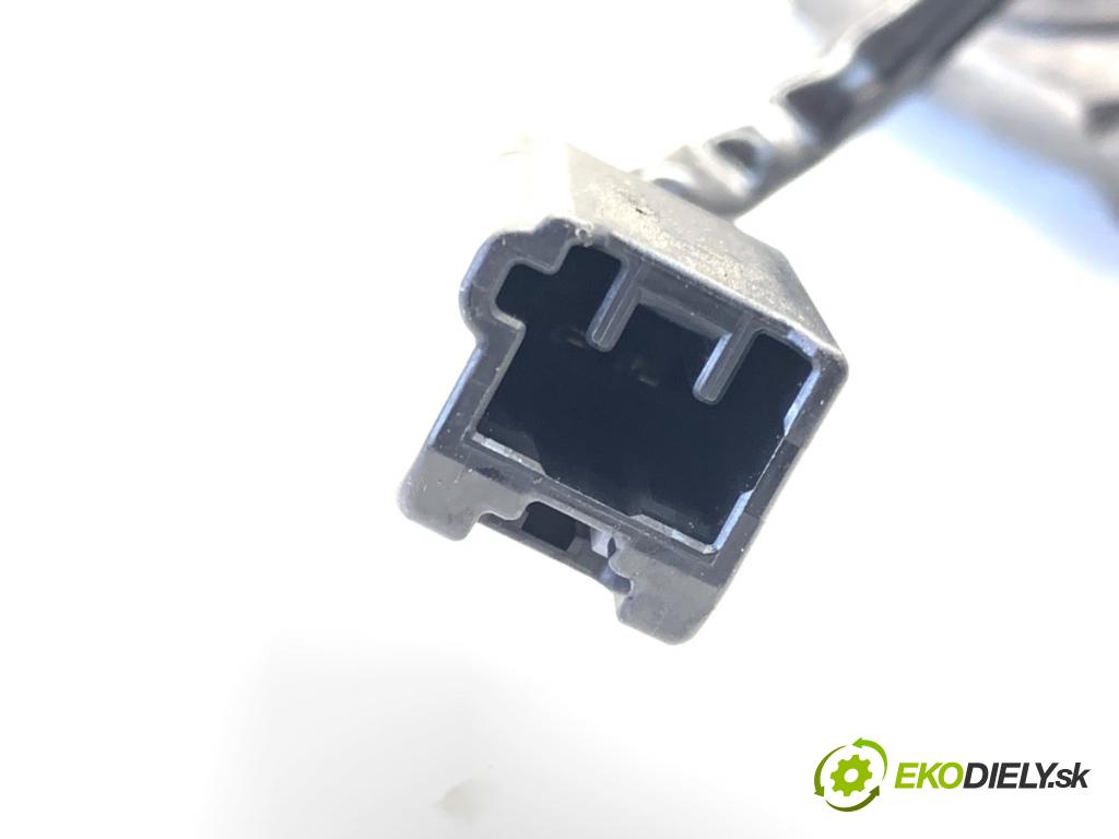 LEXUS IS sedan 2019 133 kW 300h (AVE30_) 2494 klika dveří zadní část