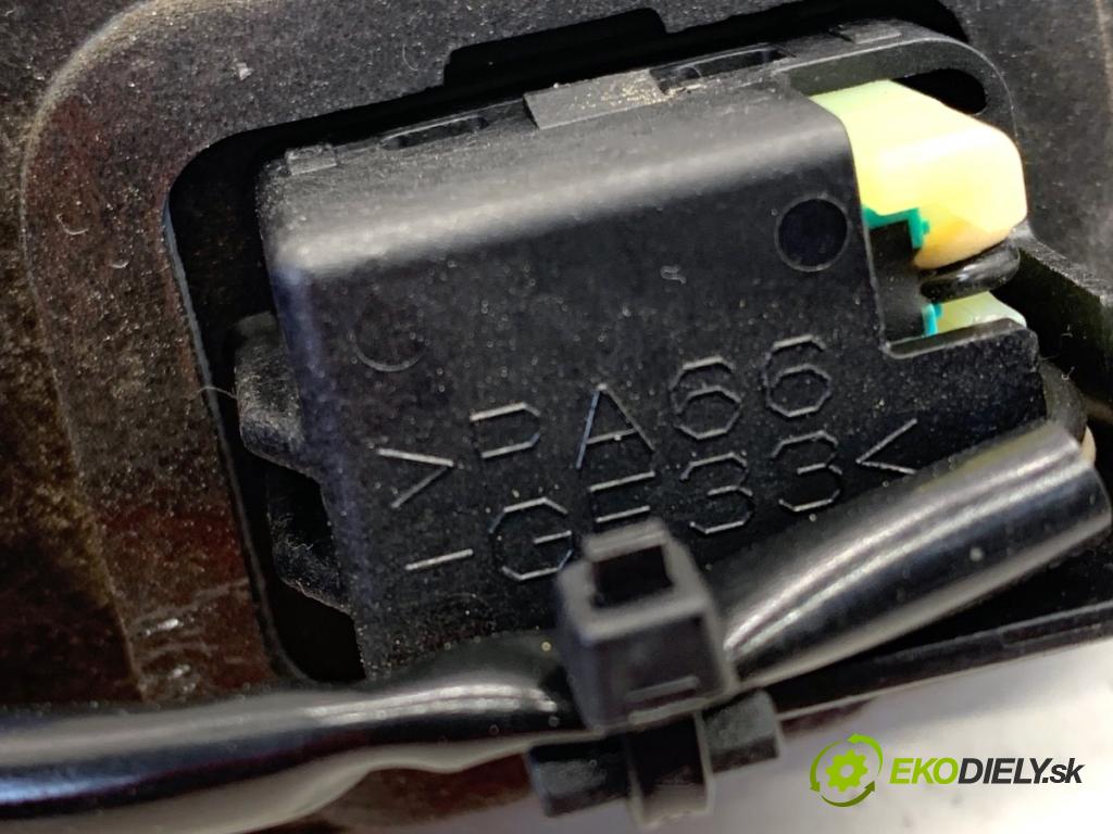 LEXUS IS sedan 2019 133 kW 300h (AVE30_) 2494 klika dveří zadní část