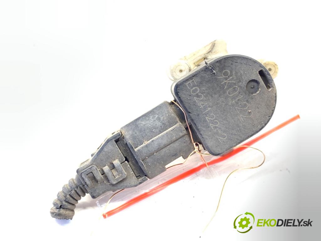 LEXUS IS sedan 2019 133 kW 300h (AVE30_) 2494 snímač ÚROVEŇ: XENON  (Snímač)