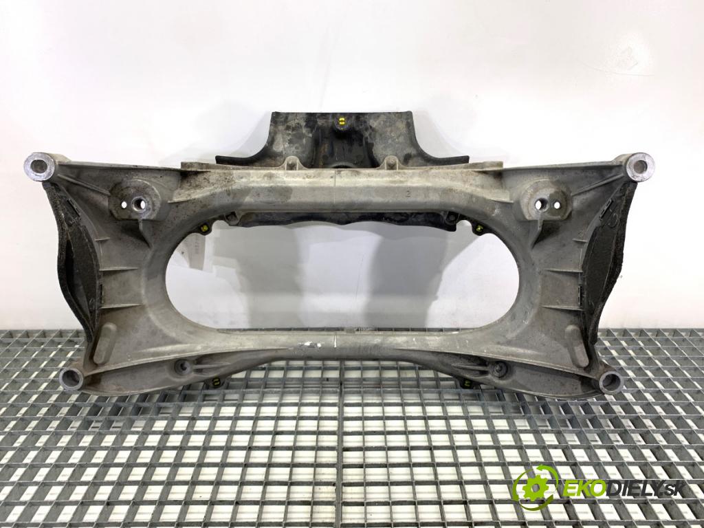 LEXUS IS sedan 2019 133 kW 300h (AVE30_) 2494 výztuha pod motor  (Přední výztuha)