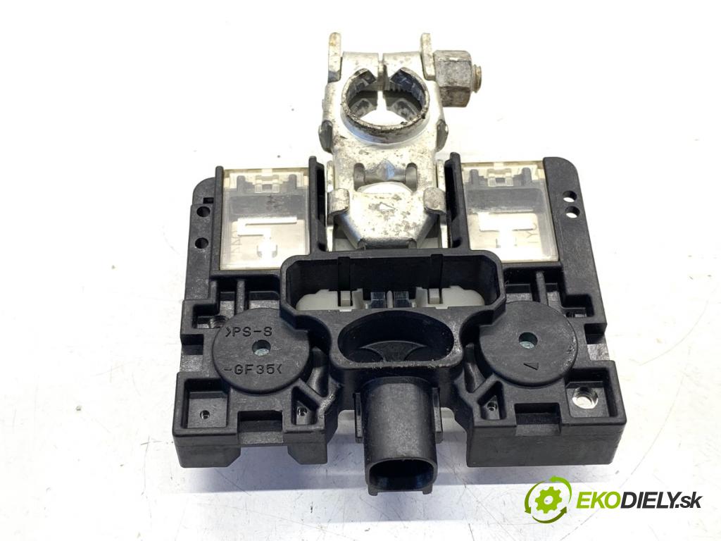 LEXUS IS sedan 2019 133 kW 300h (AVE30_) 2494 svorka plus