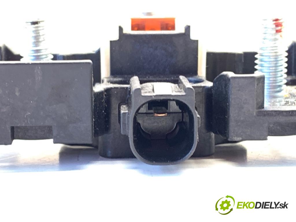 LEXUS IS sedan 2019 133 kW 300h (AVE30_) 2494 svorka plus