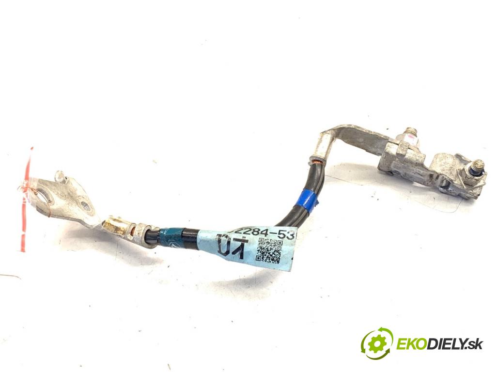 LEXUS IS sedan 2019 133 kW 300h (AVE30_) 2494 svorka MINUS 82284-53050C