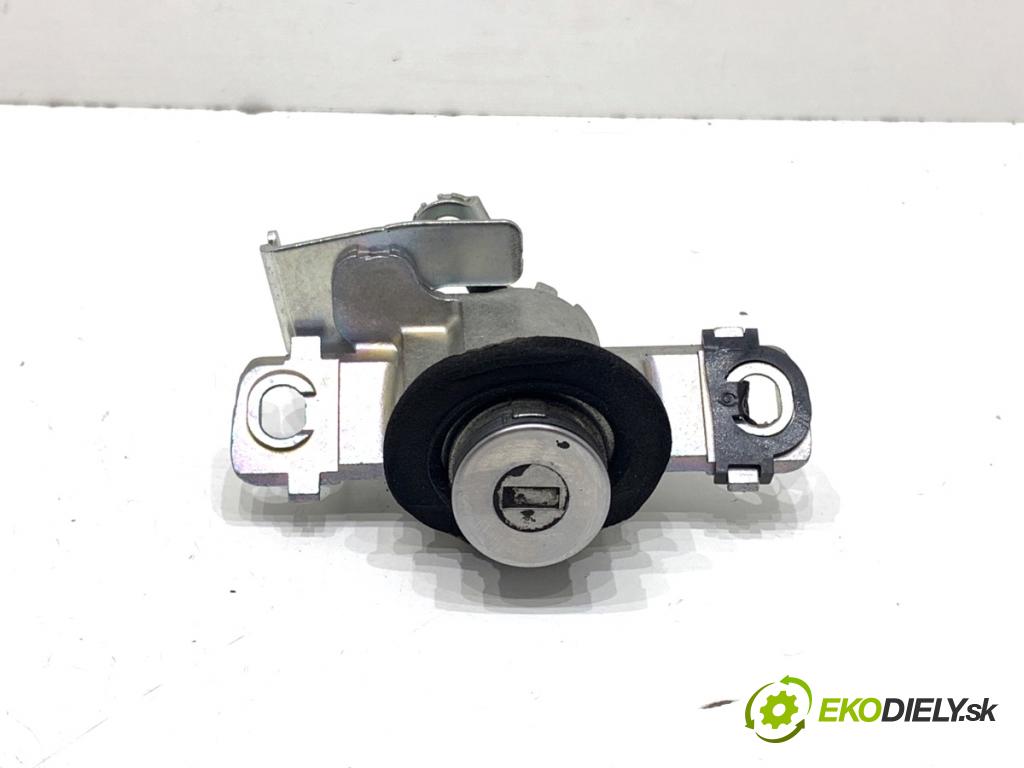 LEXUS IS sedan 2019 133 kW 300h (AVE30_) 2494 doťah dverí zad zámok 