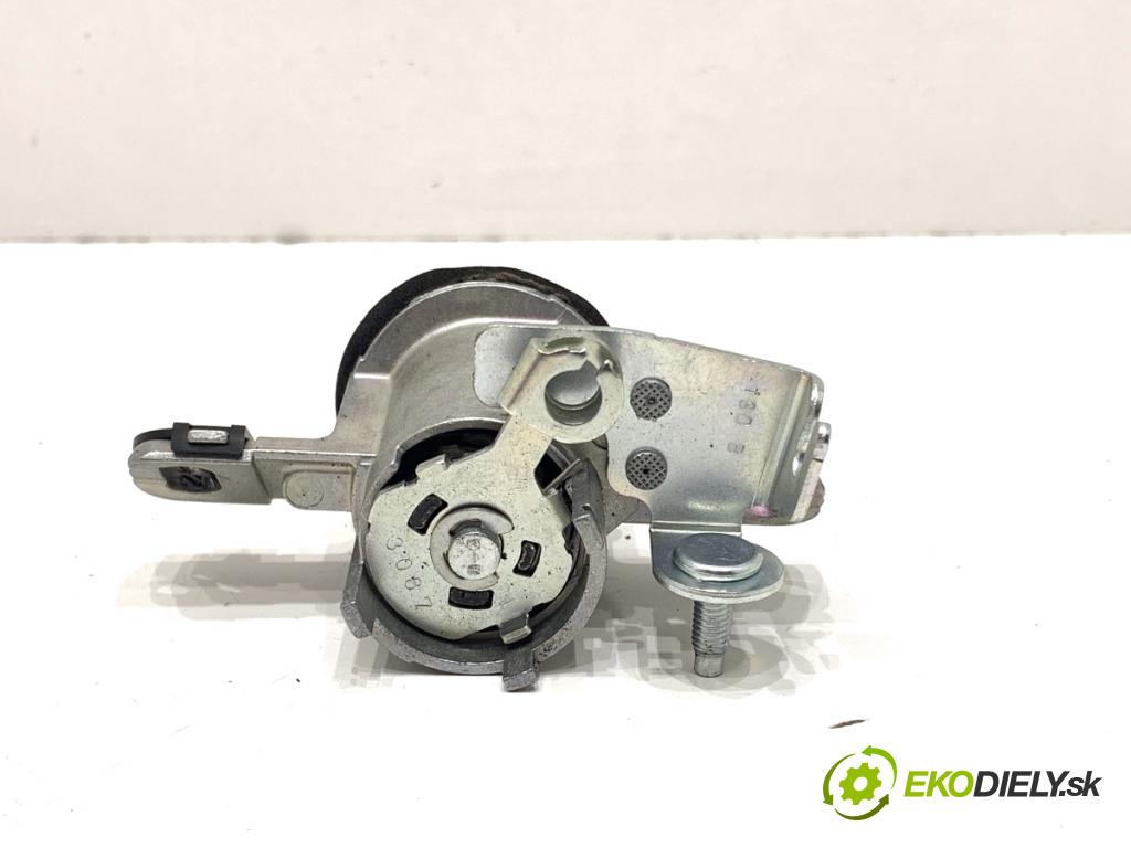 LEXUS IS sedan 2019 133 kW 300h (AVE30_) 2494 doťah dverí zad zámok