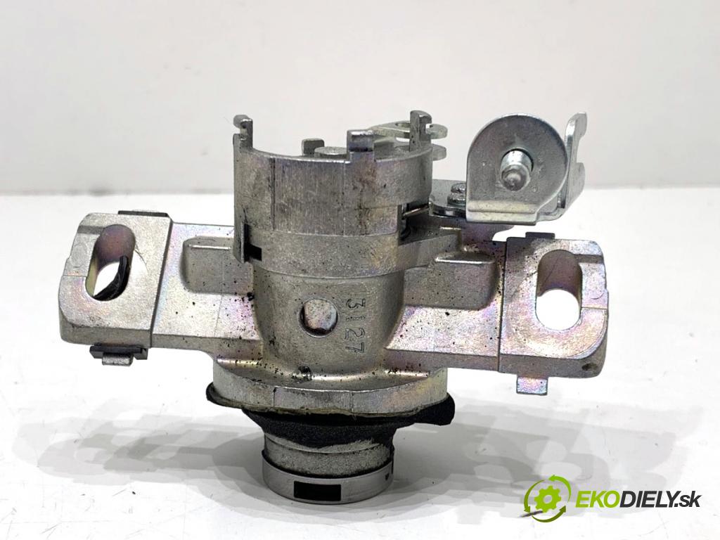 LEXUS IS sedan 2019 133 kW 300h (AVE30_) 2494 doťah dverí zad zámok