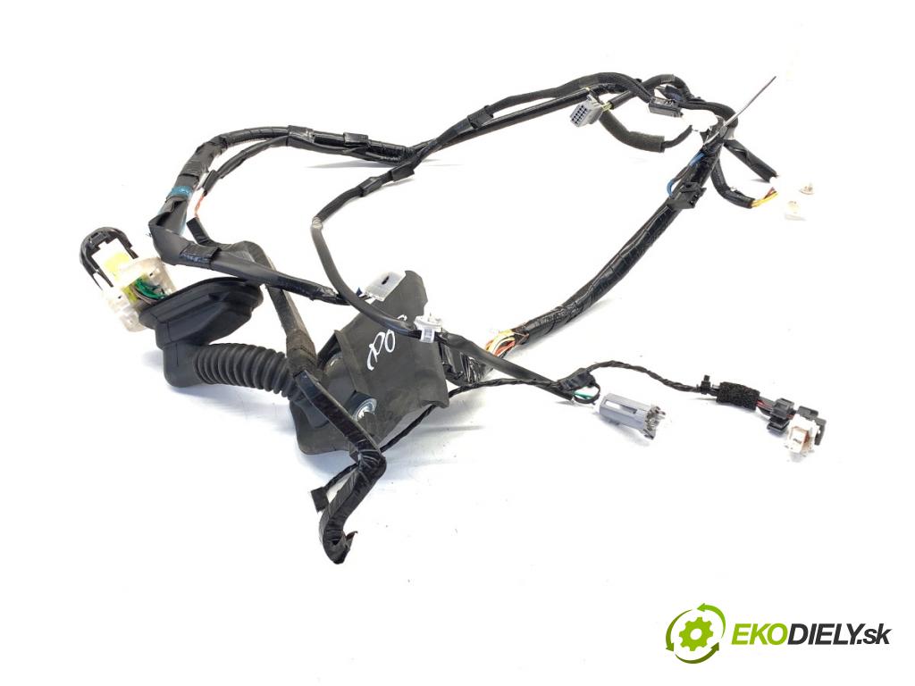 LEXUS IS sedan 2019 133 kW 300h (AVE30_) 2494 Káblovačka Dvere predný pravy 