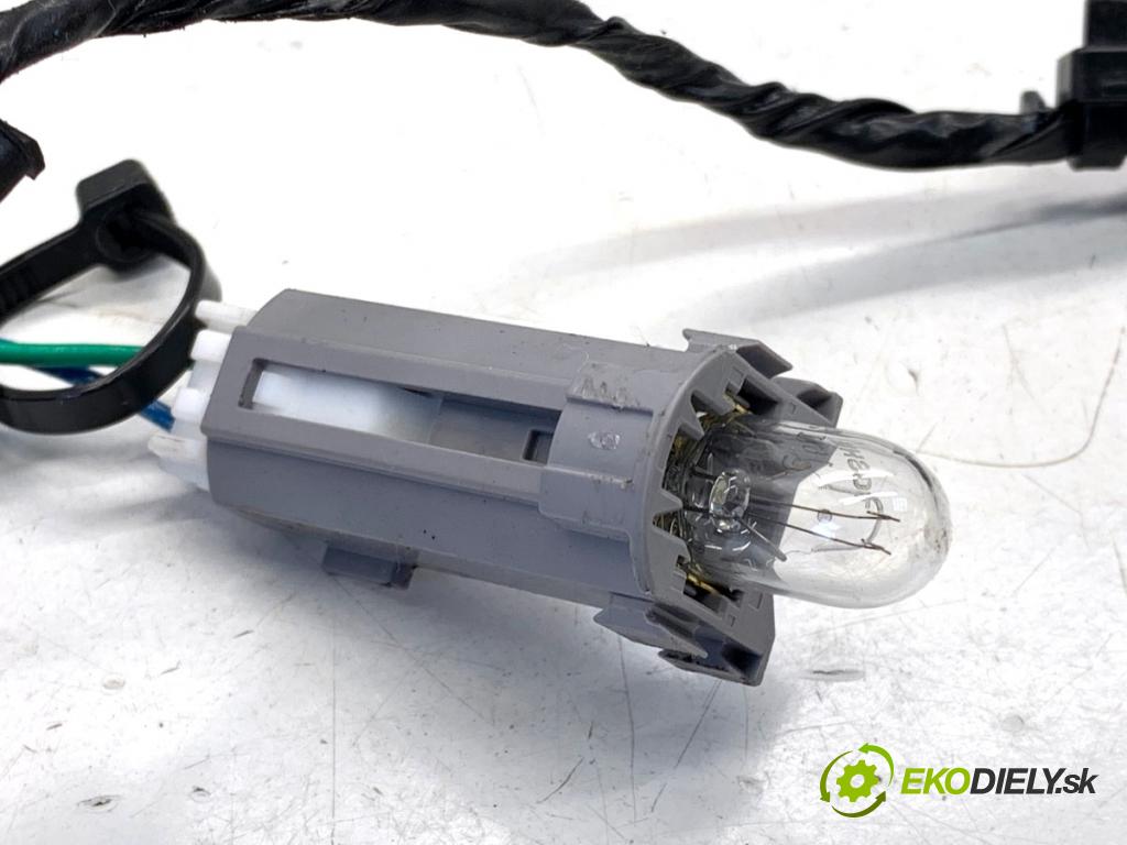 LEXUS IS sedan 2019 133 kW 300h (AVE30_) 2494 Káblovačka Dvere predný pravy