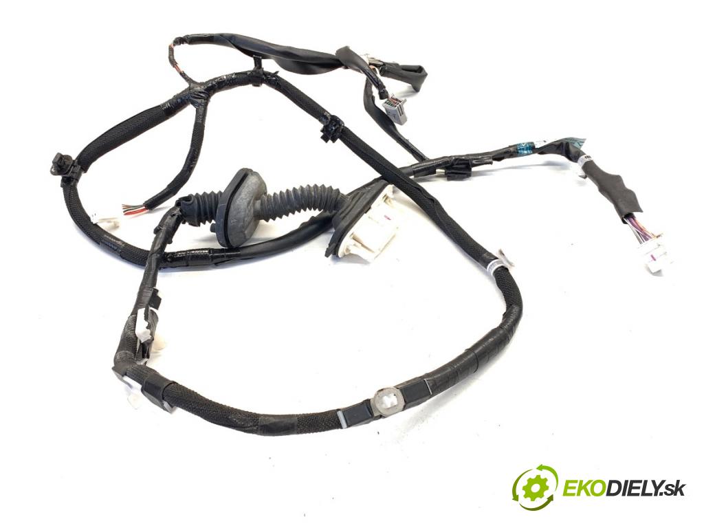 LEXUS IS sedan 2019 133 kW 300h (AVE30_) 2494 káblovačka dveře zadní část pravý 