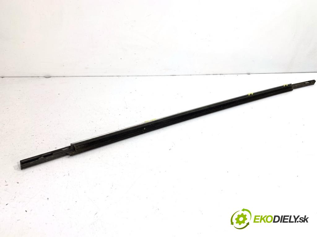 LEXUS IS sedan 2019 133 kW 300h (AVE30_) 2494 Lišta Sbírání: predný pravy