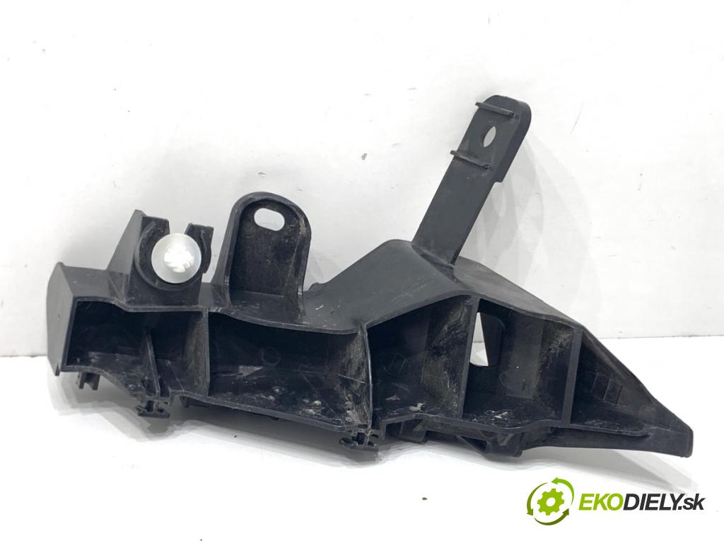 LEXUS IS sedan 2019 133 kW 300h (AVE30_) 2494 Úchyt nárazníka pravy zad 52562-53030