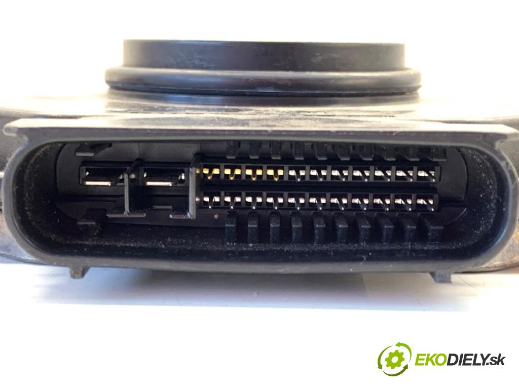 LEXUS IS sedan 2019 133 kW 300h (AVE30_) 2494 měnič XENON 89907-53020 (Řídící jednotka xenonu)