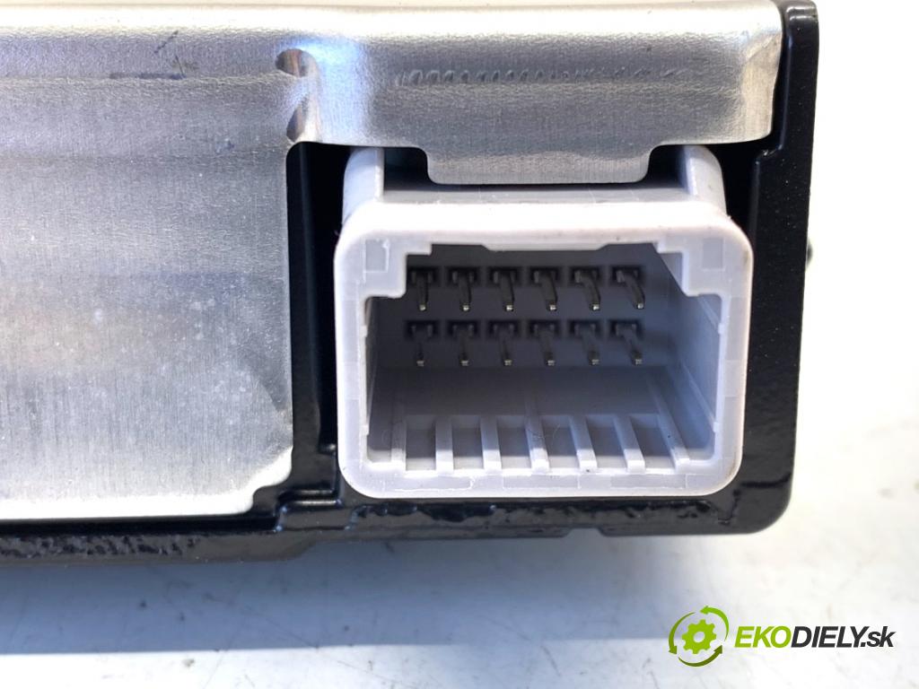 LEXUS IS sedan 2019 133 kW 300h (AVE30_) 2494 KAMERA okna prednej 8646C-53012