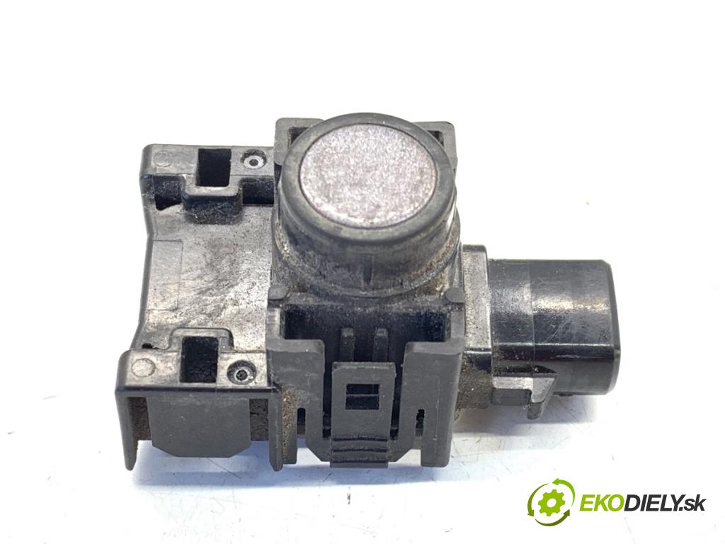 LEXUS IS sedan 2019 133 kW 300h (AVE30_) 2494 snímač PDC 