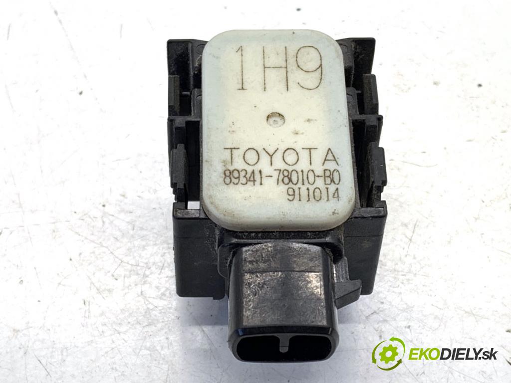 LEXUS IS sedan 2019 133 kW 300h (AVE30_) 2494 snímač PDC