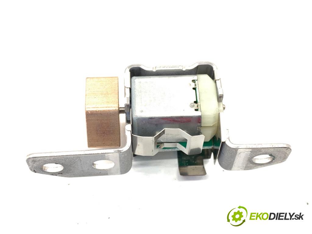 LEXUS IS sedan 2019 133 kW 300h (AVE30_) 2494 GENERATOR: vibrovania volantu