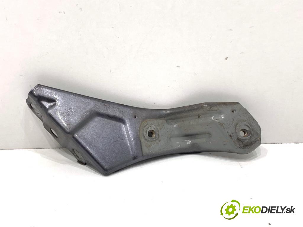 LEXUS IS sedan 2019 133 kW 300h (AVE30_) 2494 uchycení blatníka pravý přední část 