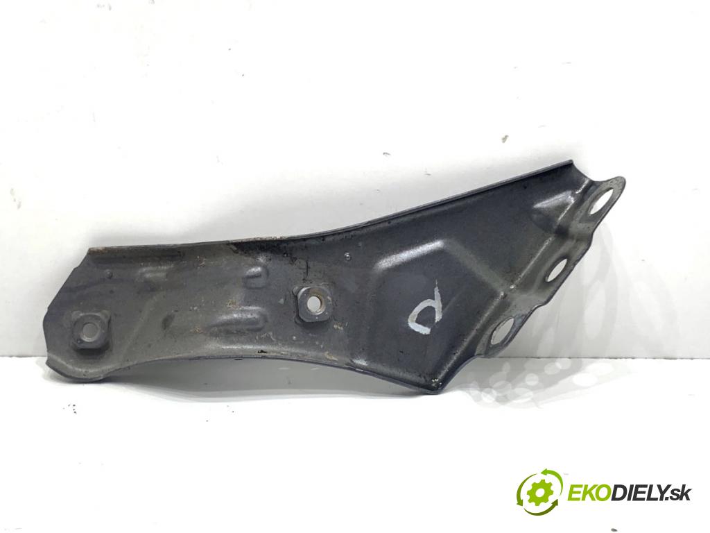 LEXUS IS sedan 2019 133 kW 300h (AVE30_) 2494 uchycení blatníka pravý přední část