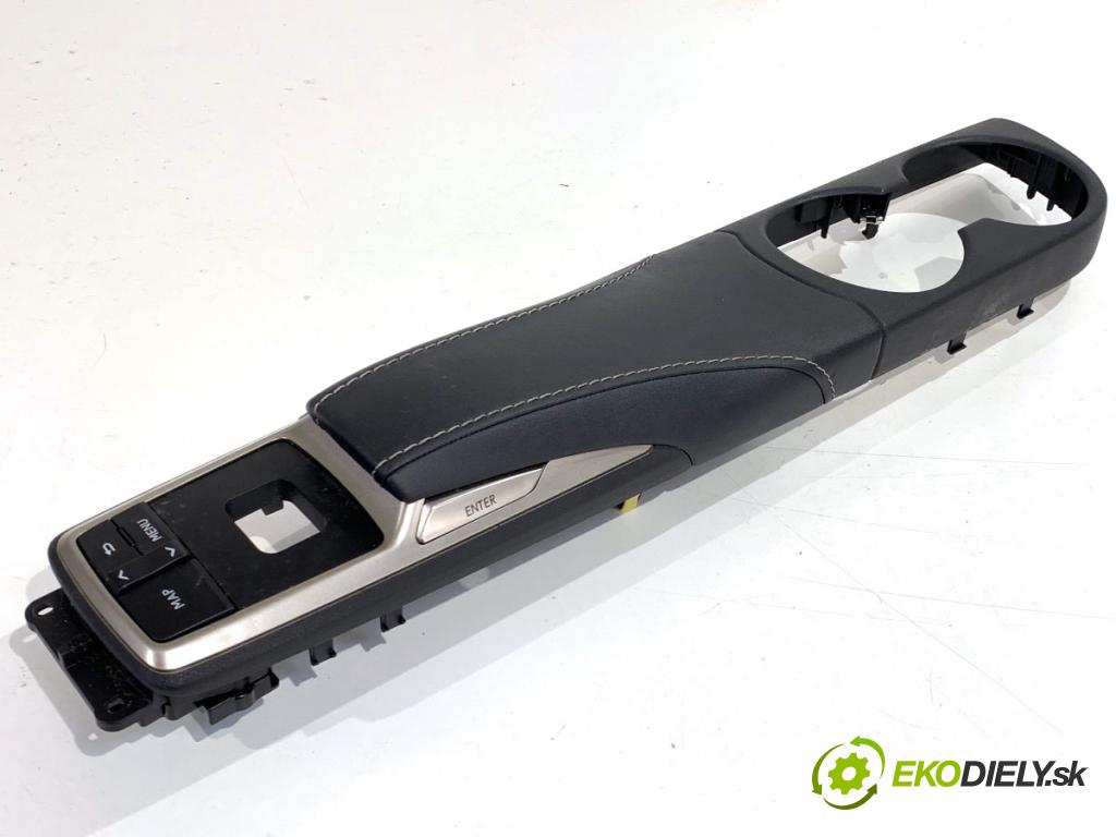 LEXUS IS sedan 2019 133 kW 300h (AVE30_) 2494 loketní opěrka  (Loketní opěrka)