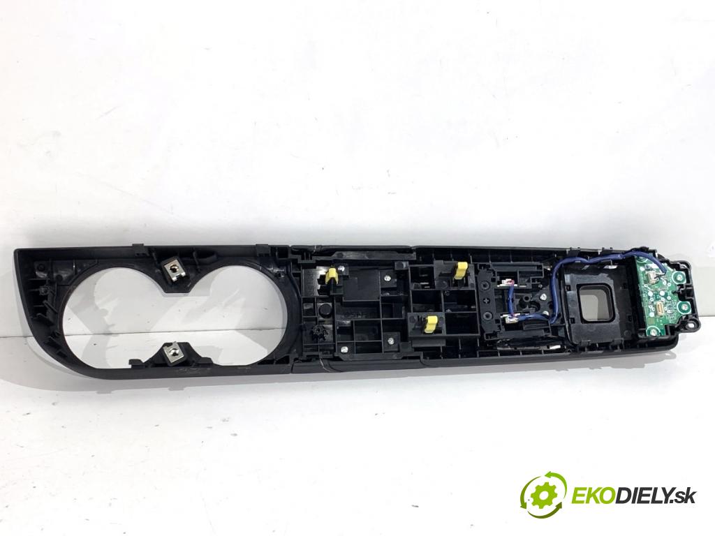 LEXUS IS sedan 2019 133 kW 300h (AVE30_) 2494 Lakťová opierka (Lakťová opierka)