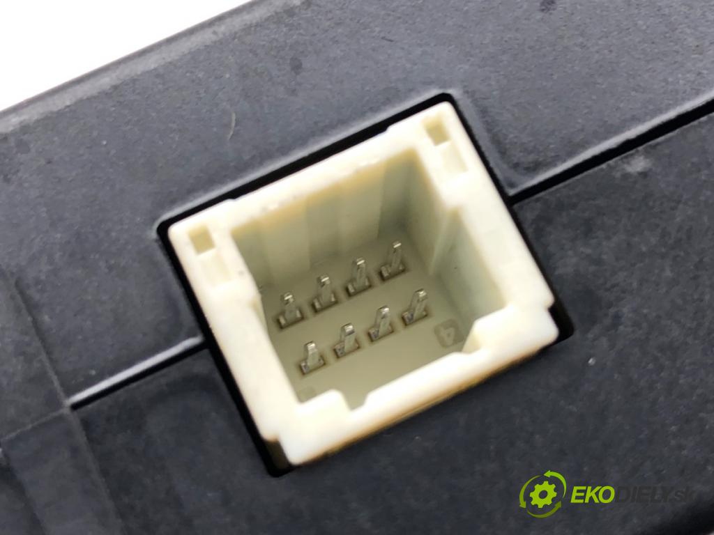 LEXUS IS sedan 2019 133 kW 300h (AVE30_) 2494 modul brzdy ruční brzdy 896C0-53010