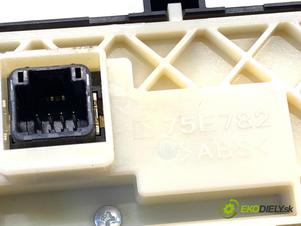 LEXUS IS sedan 2019 133 kW 300h (AVE30_) 2494 SPÍNAČE: ohřívání sedačky 84752-24010