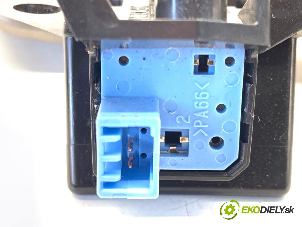 LEXUS IS sedan 2019 133 kW 300h (AVE30_) 2494 lopatky: