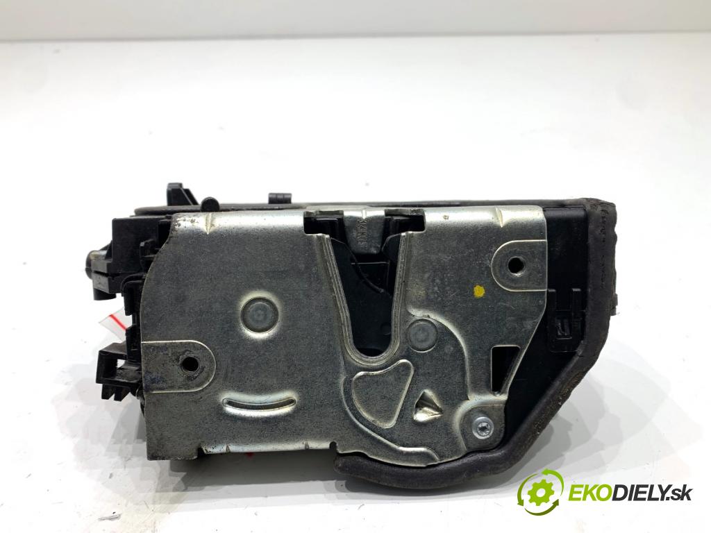 BMW E90 sedan 2005 110 kW 320 i 1995 zámok Dvere pravy zad 7060296