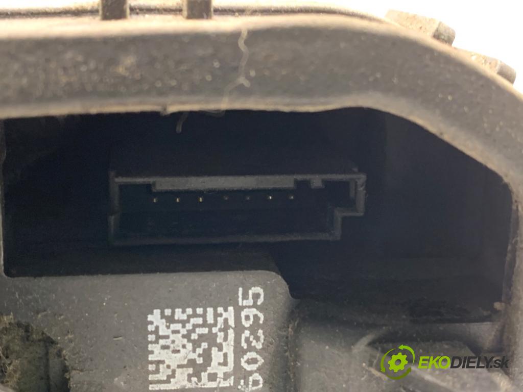 BMW E90 sedan 2005 110 kW 320 i 1995 zámok Dvere ľavy zad 7060295