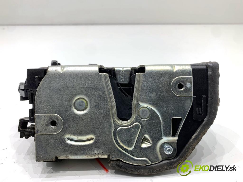 BMW E90 sedan 2005 110 kW 320 i 1995 zámok Dvere pravy predný 7059974