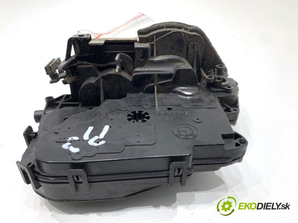 BMW E90 sedan 2005 110 kW 320 i 1995 zámok Dvere pravy predný 7059974
