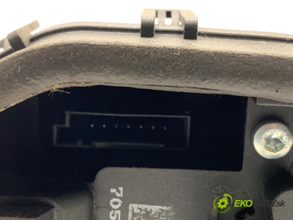 BMW E90 sedan 2005 110 kW 320 i 1995 zámok Dvere pravy predný 7059974