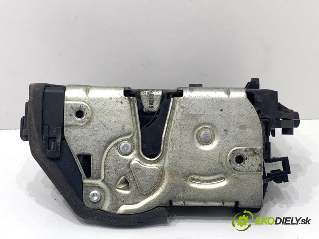 BMW E90 sedan 2005 110 kW 320 i 1995 zámok Dvere ľavy predný 7059967