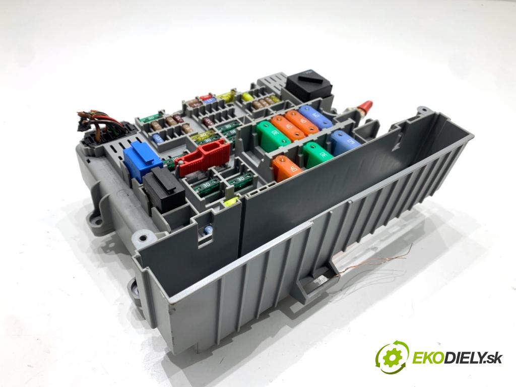 BMW E90 sedan 2005 110 kW 320 i 1995 skříňka poistková 6906624 (Pojistková skříňka)