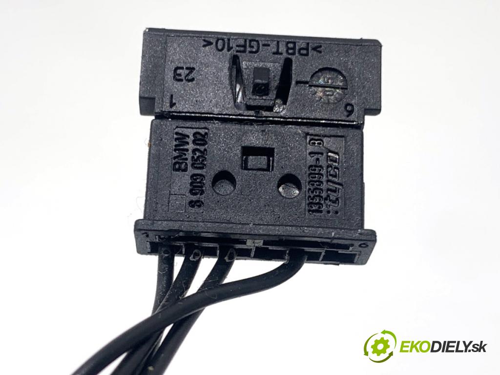 BMW E90 sedan 2005 110 kW 320 i 1995 SPÍNAČE: volantu 6959893